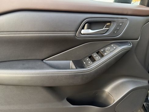 Used 2023 Nissan Rogue SL w/ SL Premium Package image 30