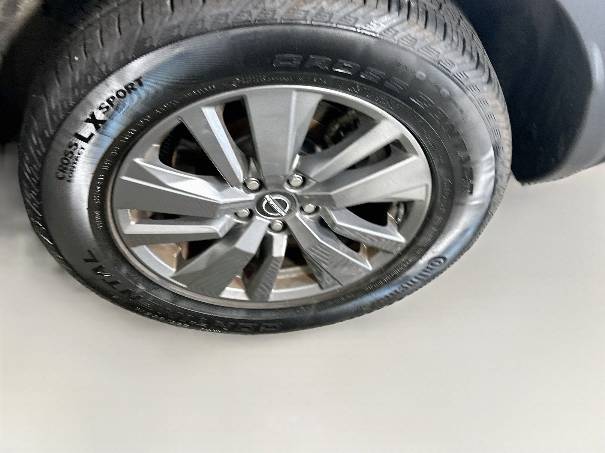 Used 2025 Nissan Pathfinder SV FWD image 11