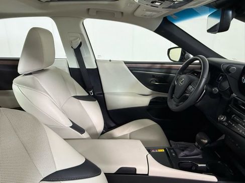 Certified 2025 Lexus ES 300h w/ Premium Package image 31