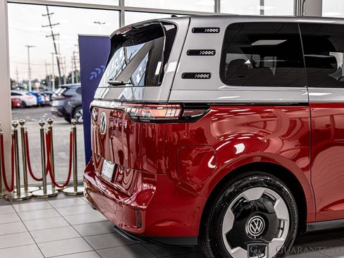 Used 2025 Volkswagen ID. Buzz Pro S RWD image 14