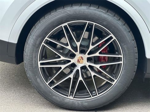 New 2025 Porsche Cayenne S image 9