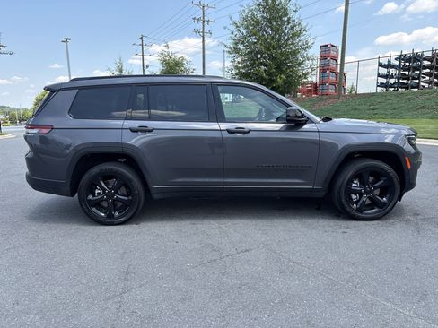 Used 2025 Jeep Grand Cherokee L Altitude AWD/4WD image 5