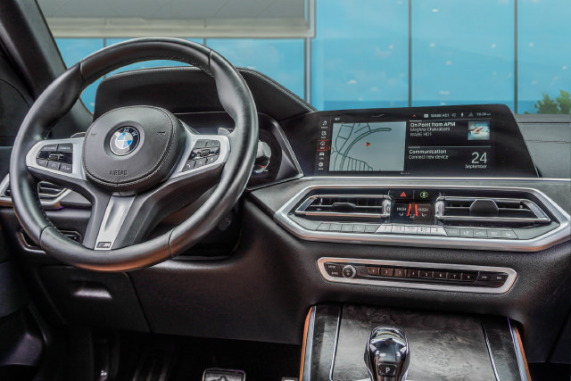 Used 2022 BMW X5 sDrive40i w/ M Sport Package RWD image 48