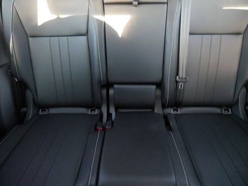 Used 2022 Volkswagen Tiguan SE image 13