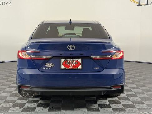Used 2025 Toyota Camry SE w/ Convenience Package image 6