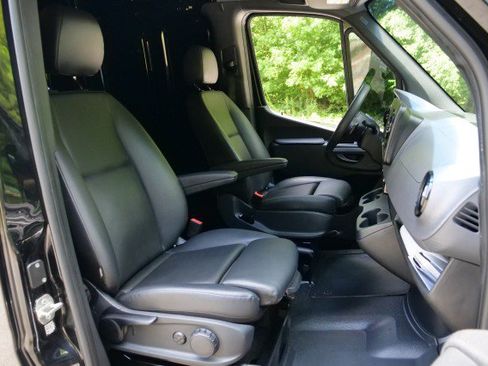 Used 2022 Mercedes-Benz Sprinter 2500 image 28