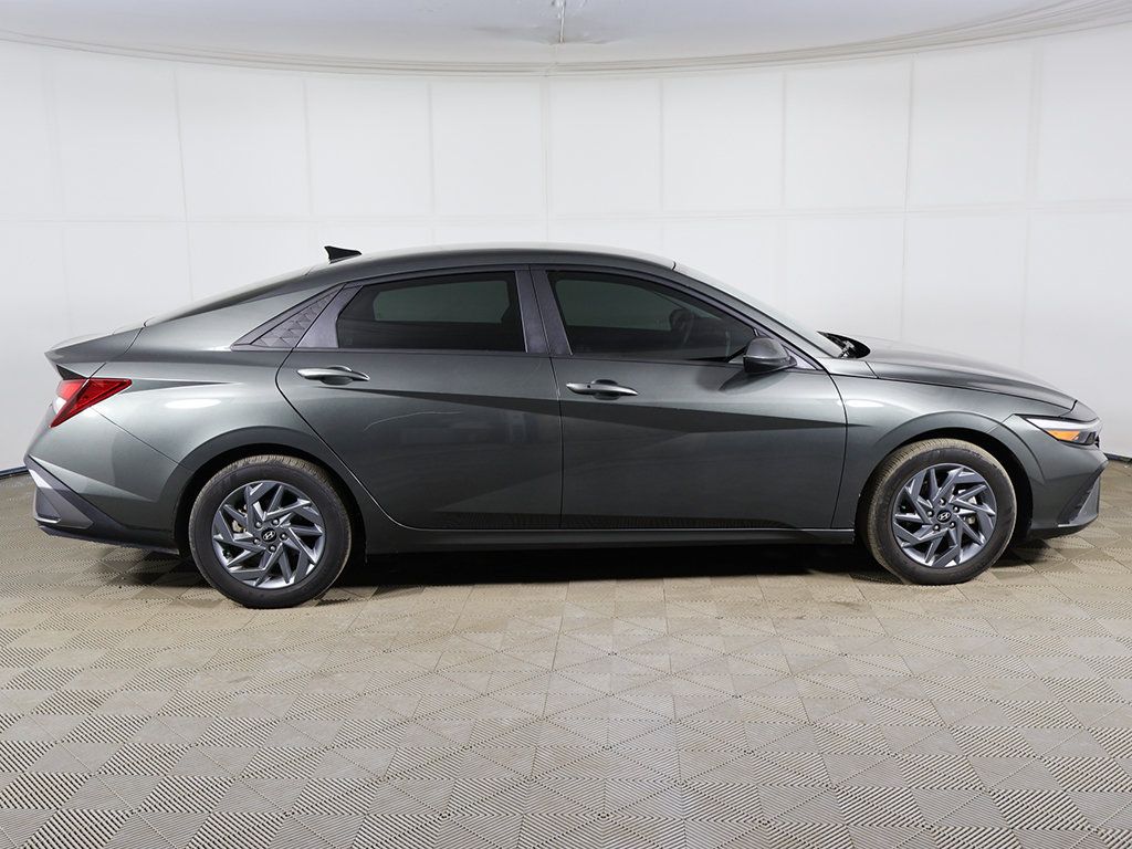 Used 2024 Hyundai Elantra SEL FWD image 13