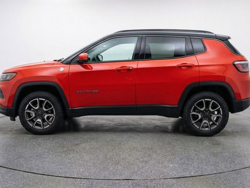 Used 2025 Jeep Compass Trailhawk image 5