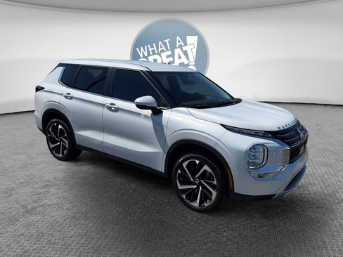 Used 2024 Mitsubishi Outlander SE AWD/4WD image 1