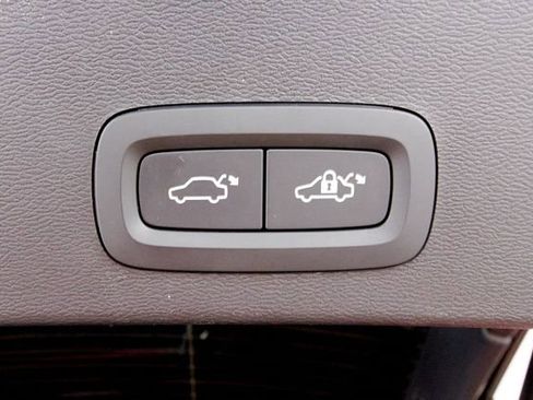 Used 2024 Volvo XC40 Recharge Plus w/ Protection Package Premier AWD/4WD image 29