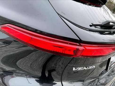 Used 2021 Toyota Venza XLE image 27