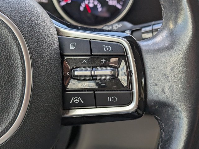 Used 2022 Kia Carnival LX FWD image 19