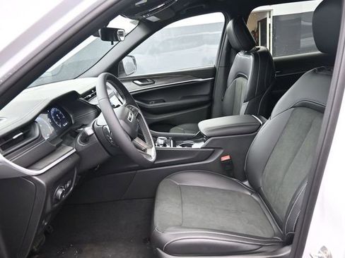 New 2026 Jeep Grand Cherokee L 4WD image 10