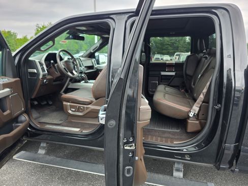 Used 2015 Ford F150 King Ranch w/ Equipment Group 601A Luxury AWD/4WD image 10