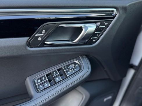 Certified 2026 Porsche Macan AWD/4WD image 14