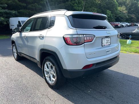 Used 2024 Jeep Compass Latitude AWD/4WD image 7