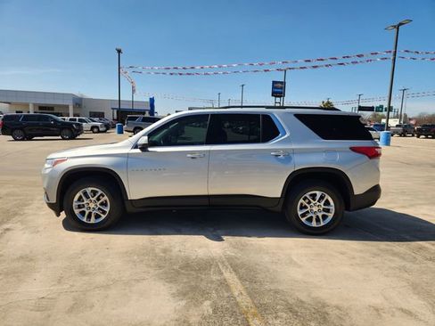 Used 2021 Chevrolet Traverse LT image 4