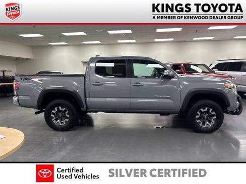 Certified 2021 Toyota Tacoma TRD Off-Road AWD/4WD image 9