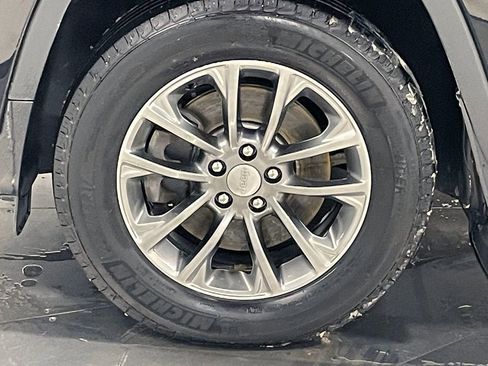 Used 2019 Jeep Cherokee Latitude Plus image 36