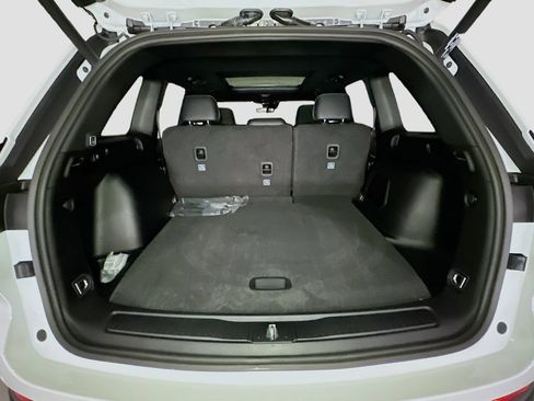 New 2026 Jeep Grand Cherokee Limited w/ Limited Altitude Package AWD/4WD image 31