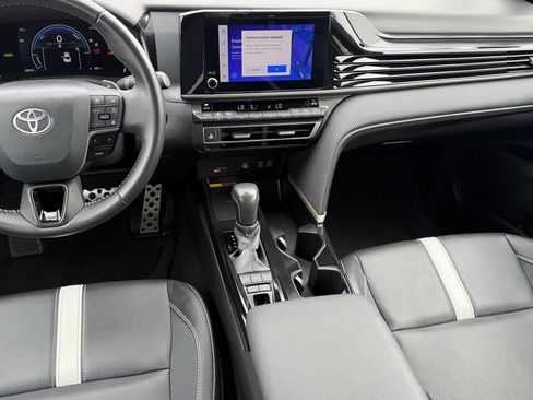 Used 2025 Toyota Camry SE FWD image 17