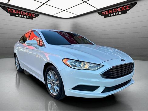 Used 2017 Ford Fusion SE w/ Fusion SE Technology Package image 7