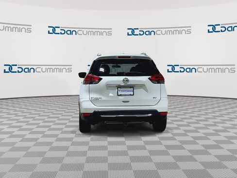 Used 2017 Nissan Rogue SV FWD image 8