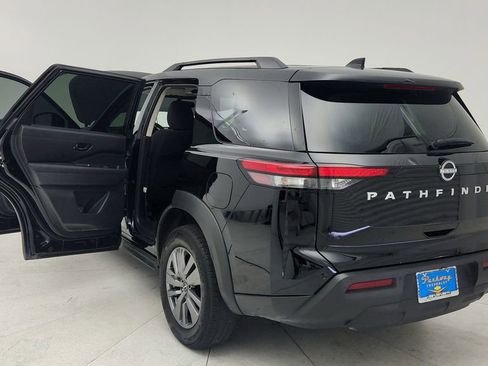 Used 2025 Nissan Pathfinder SV image 12