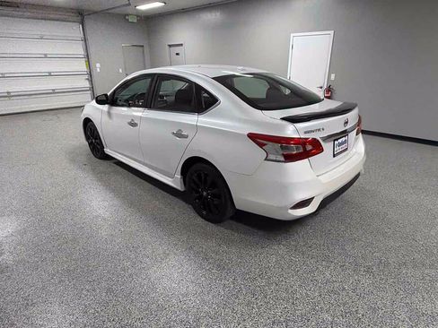 Used 2017 Nissan Sentra SR w/ SR Midnight Edition FWD image 5