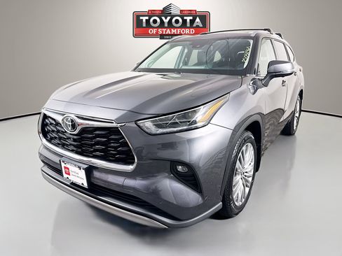Used 2023 Toyota Highlander Platinum AWD/4WD image 3