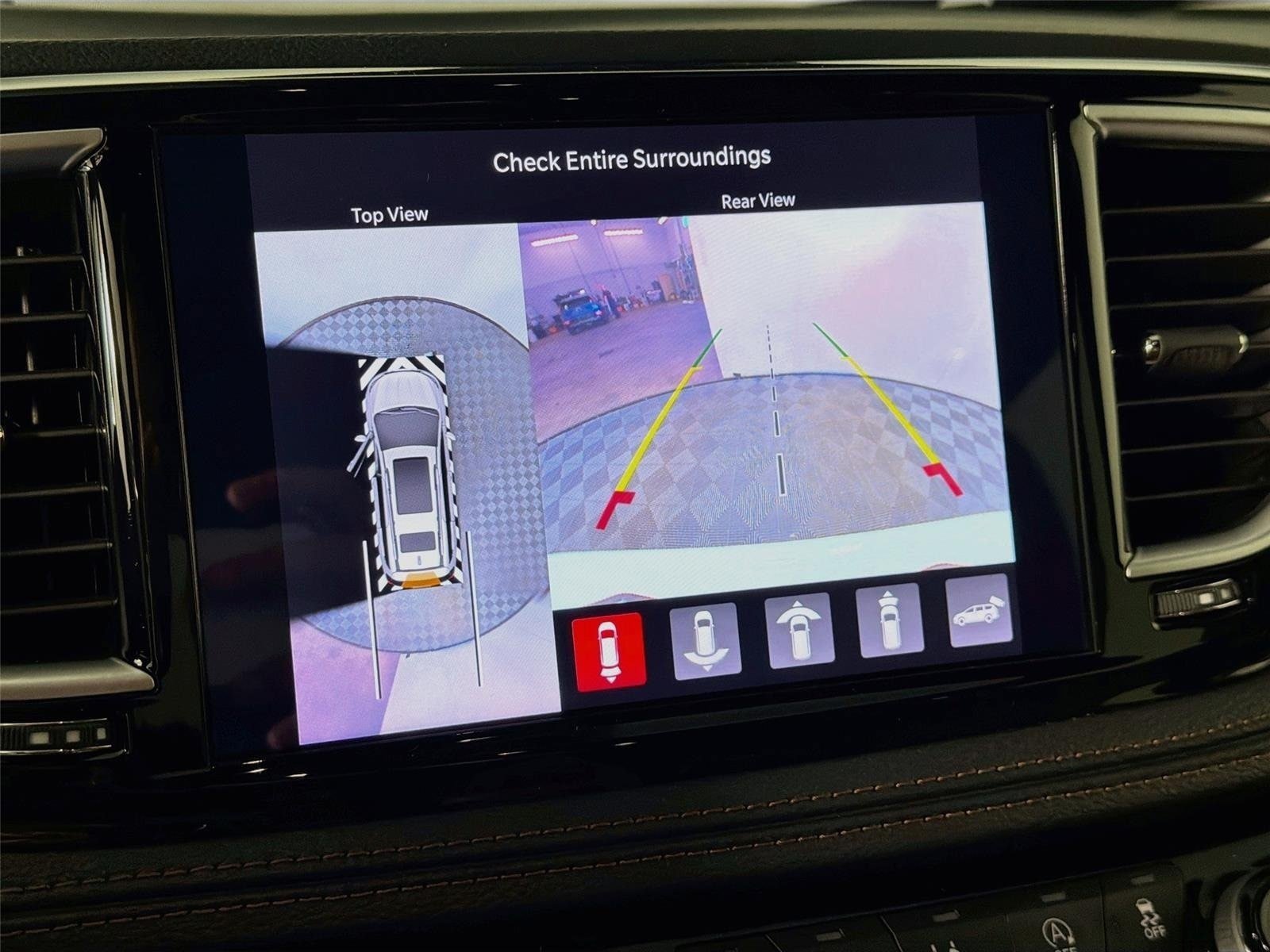Used 2024 Chrysler Pacifica Pinnacle FWD image 18