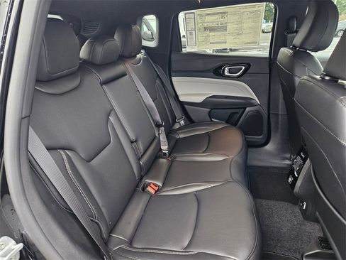 Certified 2026 Jeep Compass Limited image 33
