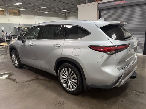 Used 2022 Toyota Highlander Platinum AWD/4WD image 5