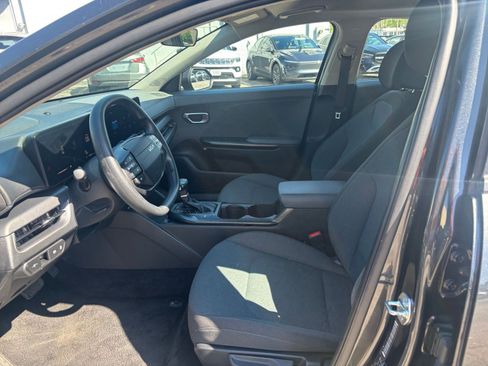 Used 2025 Kia K4 LXS FWD image 25