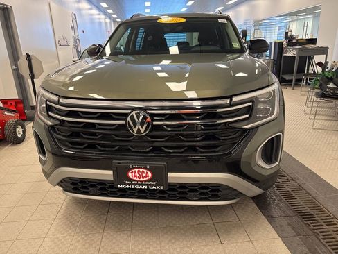 Used 2025 Volkswagen Atlas Peak Edition SE image 1