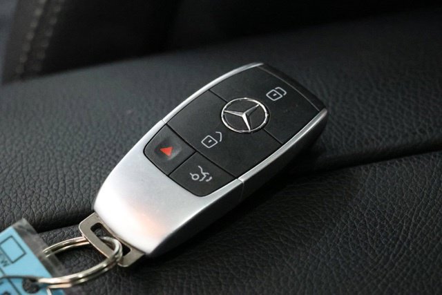 Used 2020 Mercedes-Benz GLC 300 4MATIC image 38
