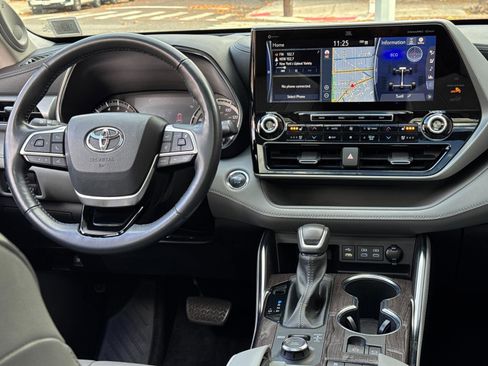 Used 2022 Toyota Highlander Platinum image 26