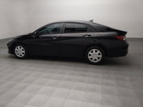 Used 2021 Hyundai Elantra SEL w/ Convenience Package image 3