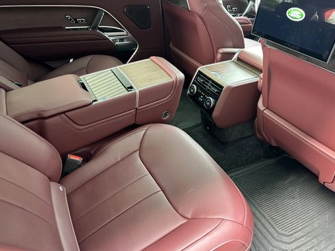 Used 2025 Land Rover Range Rover Long Wheelbase Autobiography image 30