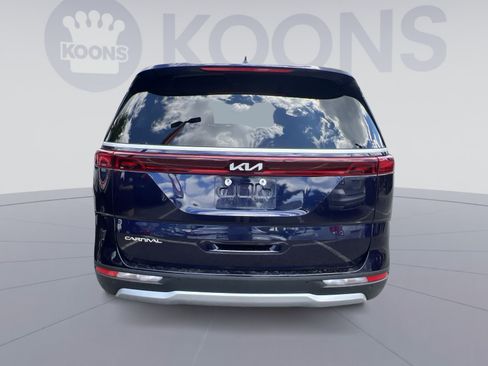 Used 2024 Kia Carnival LX FWD image 4