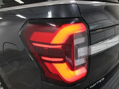 Used 2024 Ford Expedition Limited AWD/4WD image 24