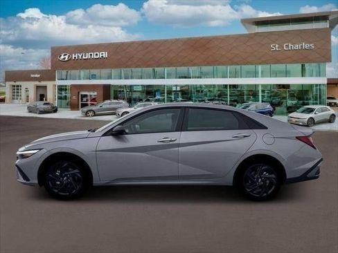 Used 2026 Hyundai Elantra Sport FWD image 3