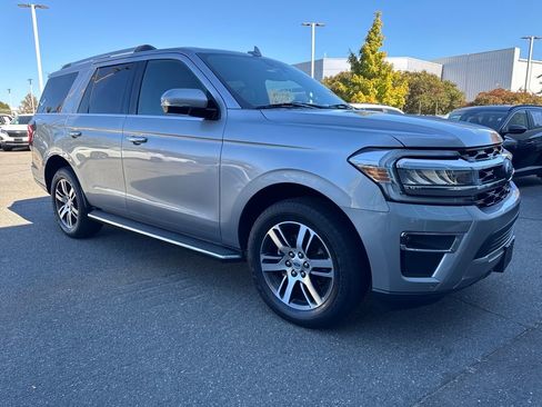 Used 2023 Ford Expedition Limited image 8