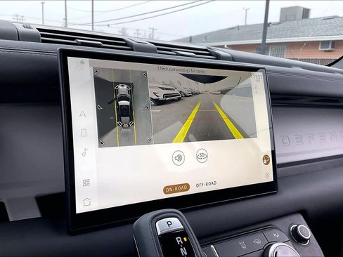 Used 2025 Land Rover Defender 110 S image 24