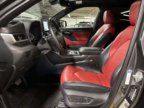Used 2023 Toyota Highlander XSE AWD/4WD image 14