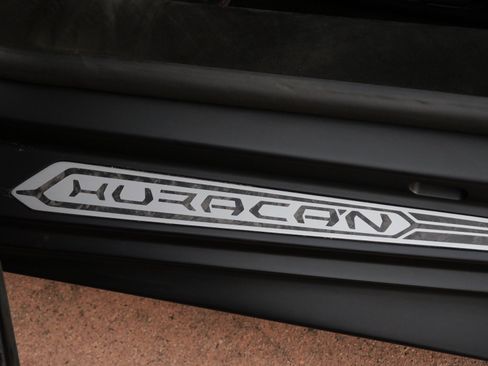 Used 2018 Lamborghini Huracan Performante image 24