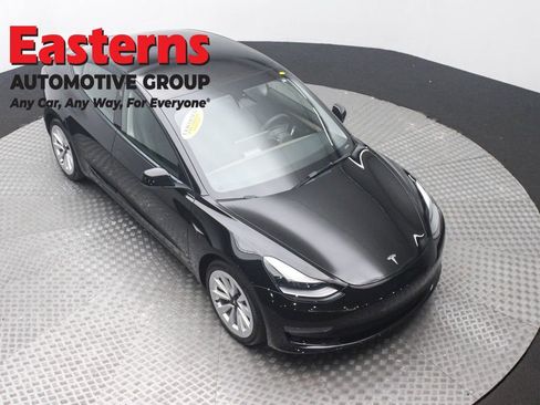 Used 2023 Tesla Model 3 Standard Range image 3