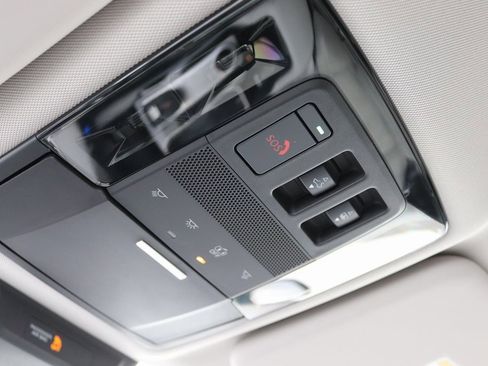 Used 2025 Mitsubishi Outlander AWD image 16