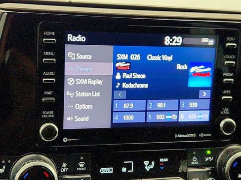 Used 2021 Toyota Highlander XLE image 19