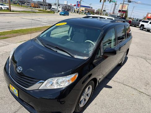 Used 2013 Toyota Sienna LE FWD image 6